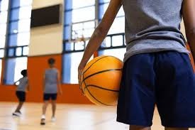 海斯单挑主教练雷迪克，没打进！