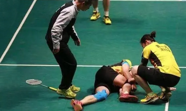 难缠，湖人队的八村塁打破沉默，谈及棘手的膝伤