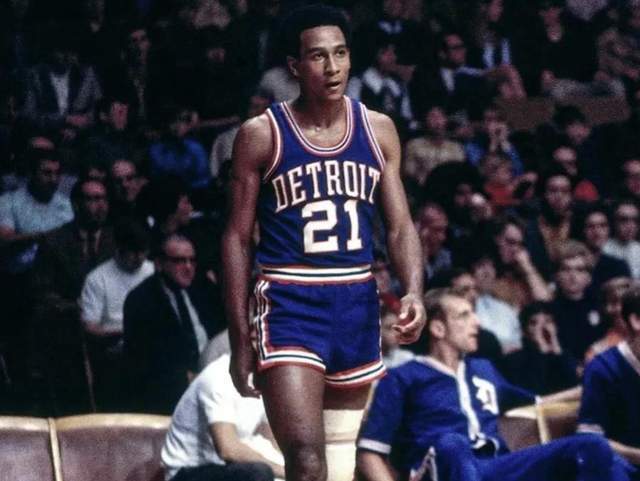 仅展现了球 仅展现了球